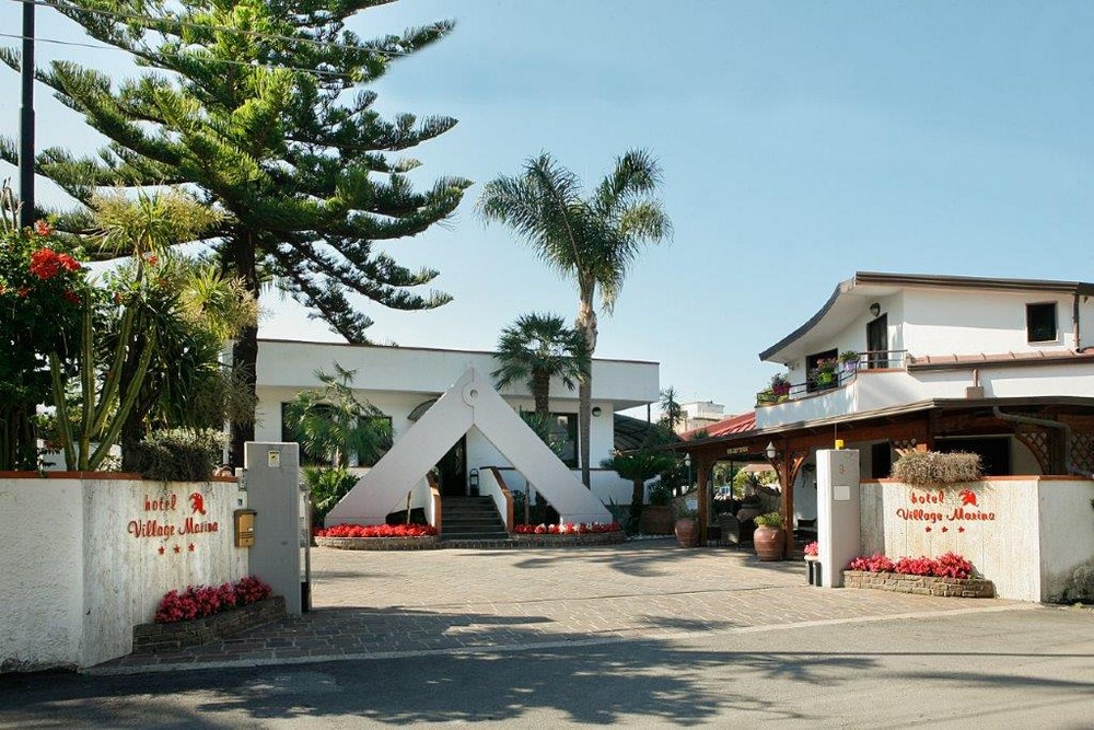 Marina Living Rooms & Pool
